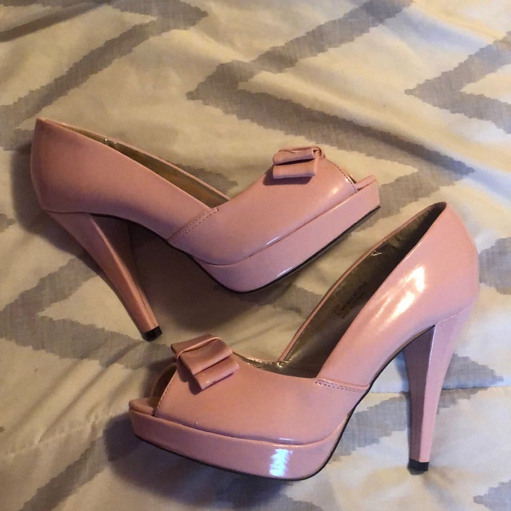 JUST FAB pink heel pumps